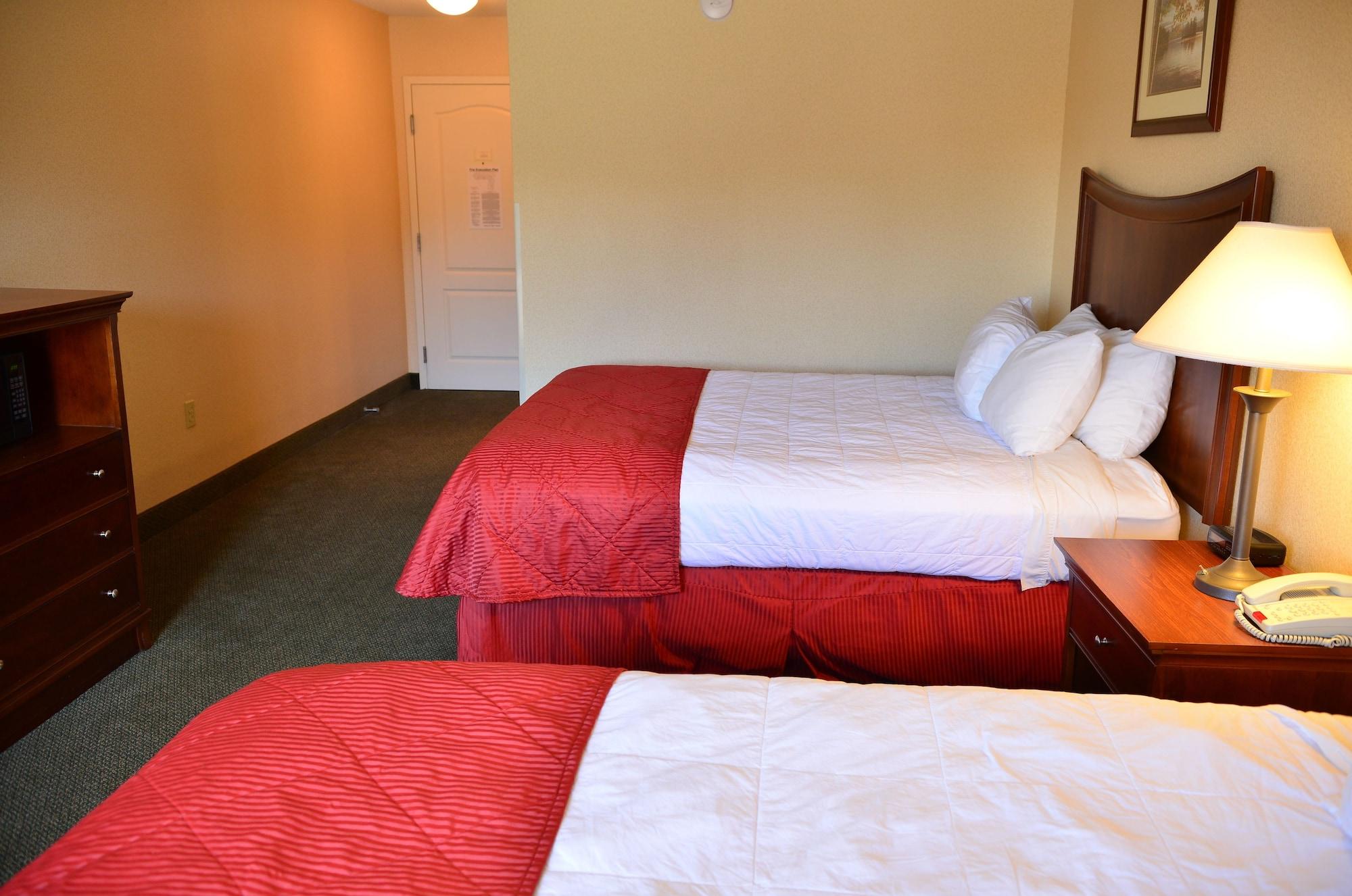 Clarion Inn & Suites At The Outlets Of Lake George Dış mekan fotoğraf