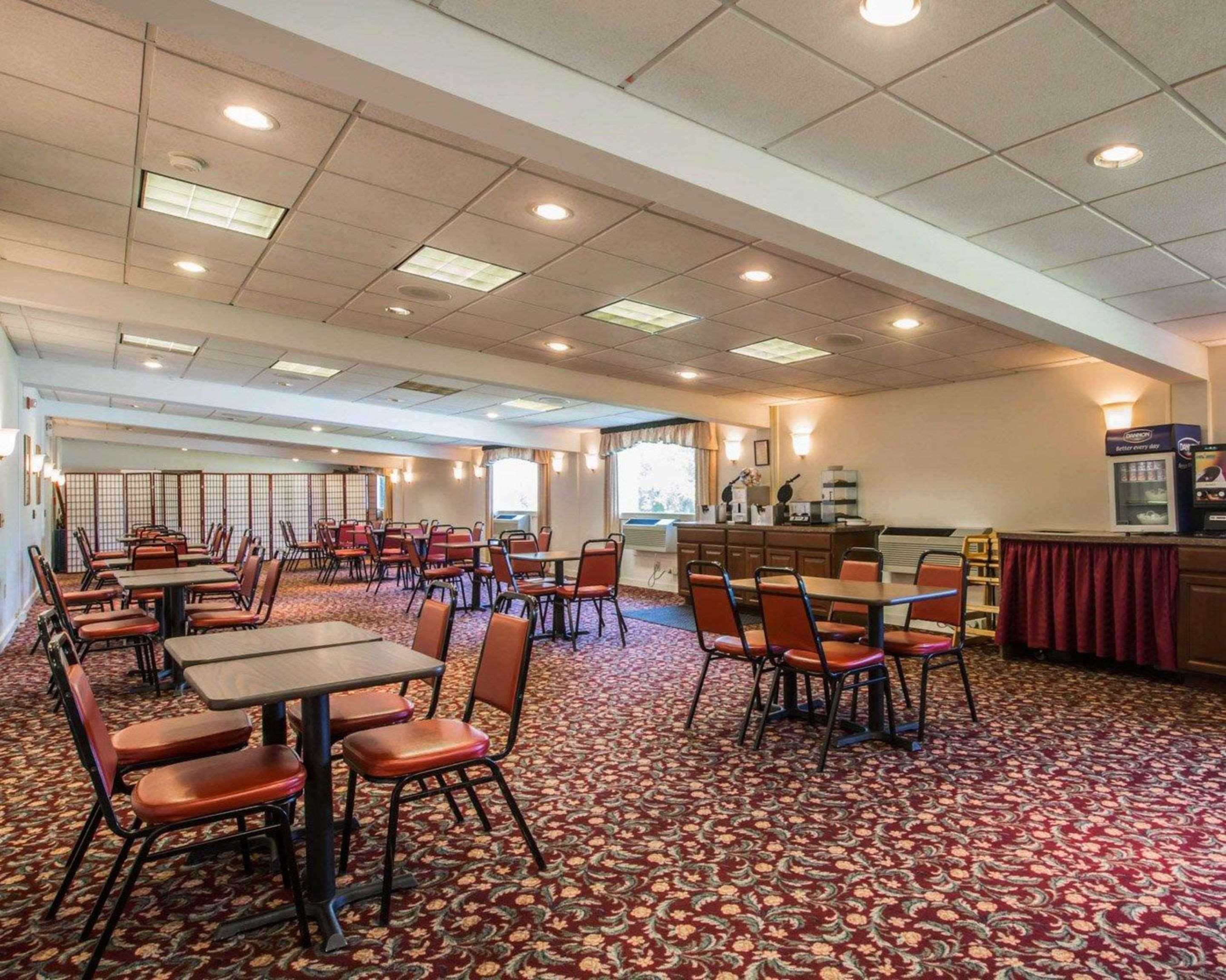 Clarion Inn & Suites At The Outlets Of Lake George Dış mekan fotoğraf