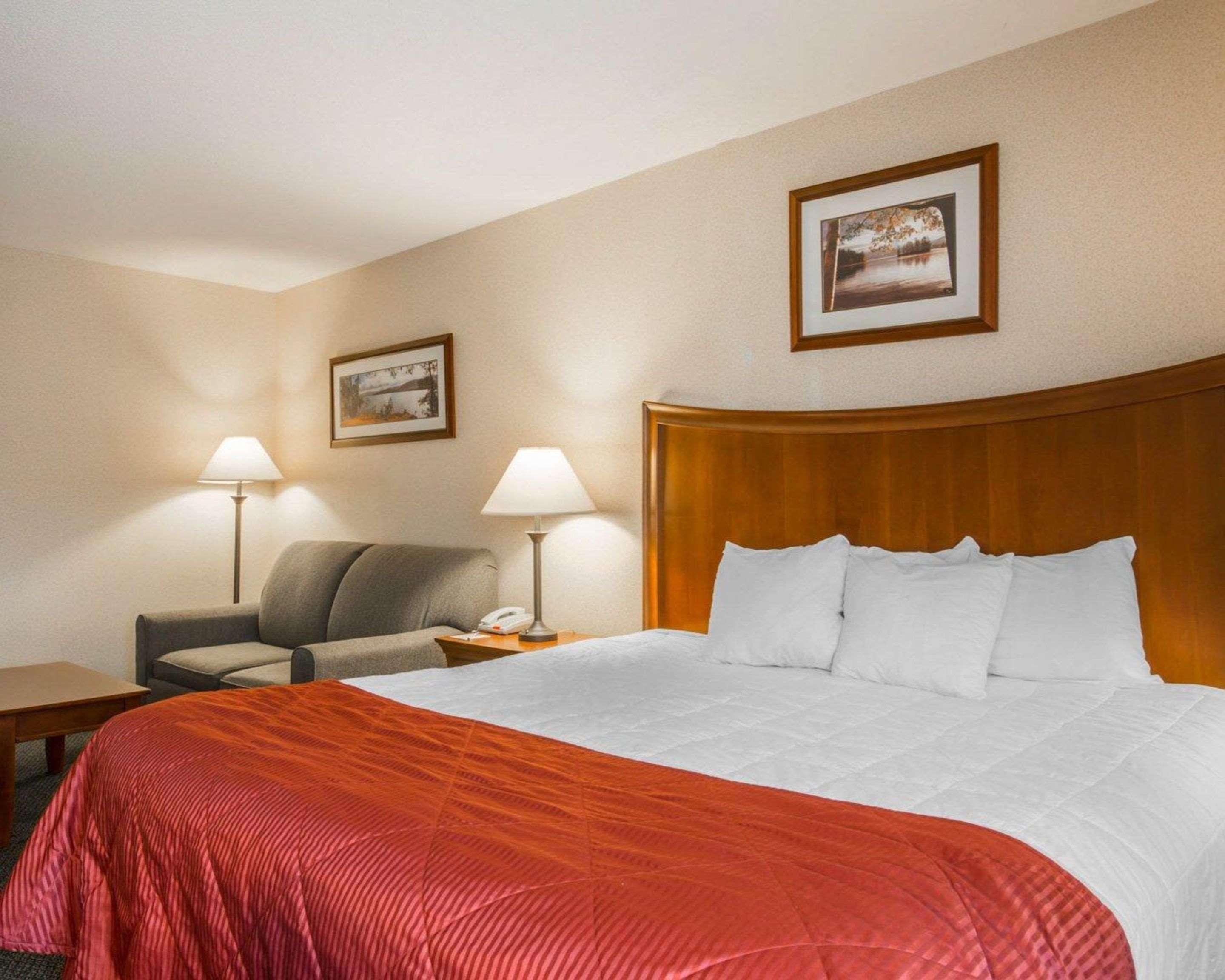 Clarion Inn & Suites At The Outlets Of Lake George Dış mekan fotoğraf