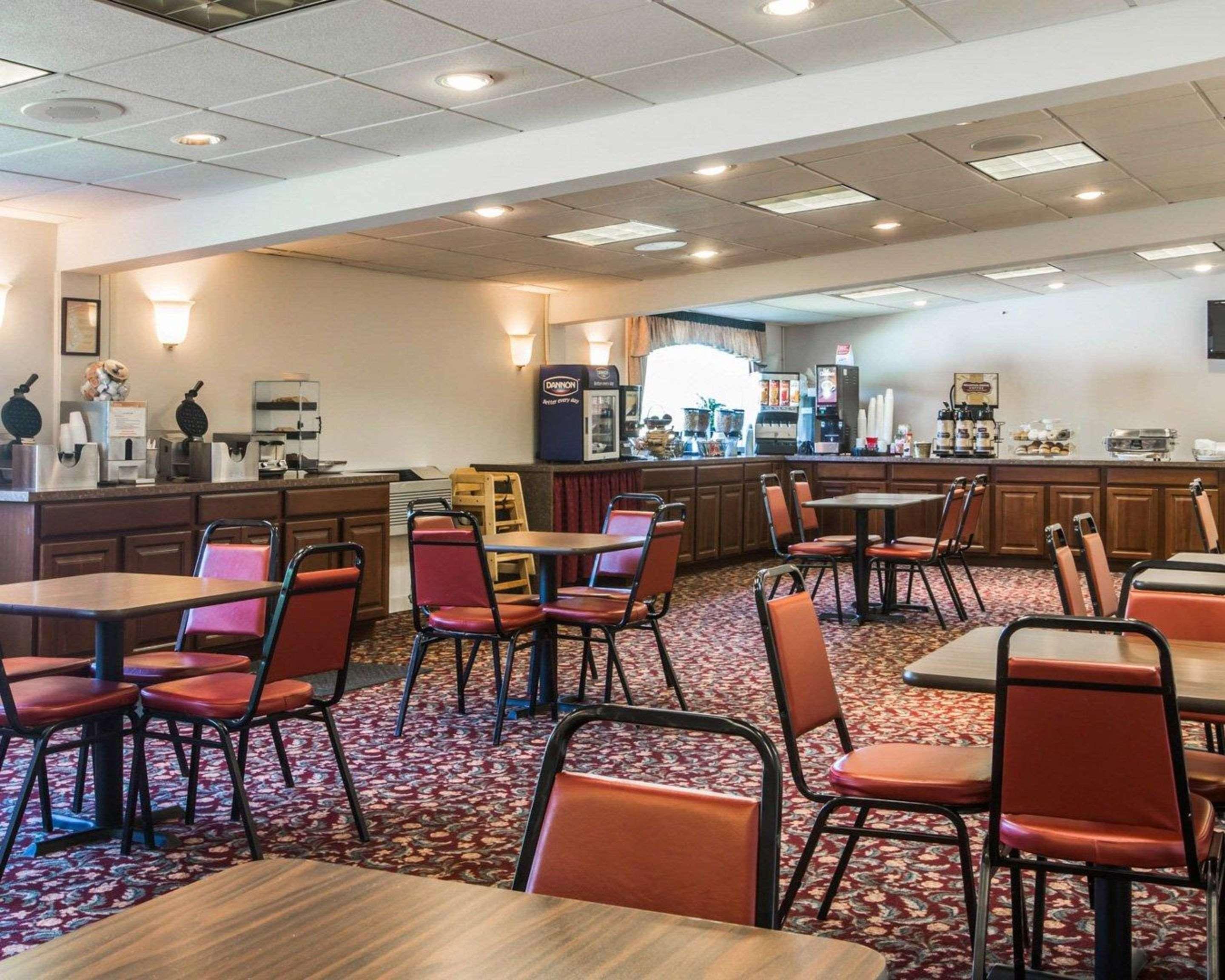 Clarion Inn & Suites At The Outlets Of Lake George Dış mekan fotoğraf