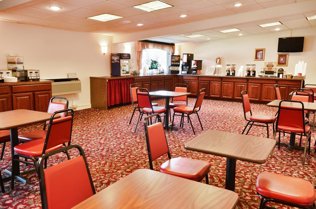 Clarion Inn & Suites At The Outlets Of Lake George Dış mekan fotoğraf
