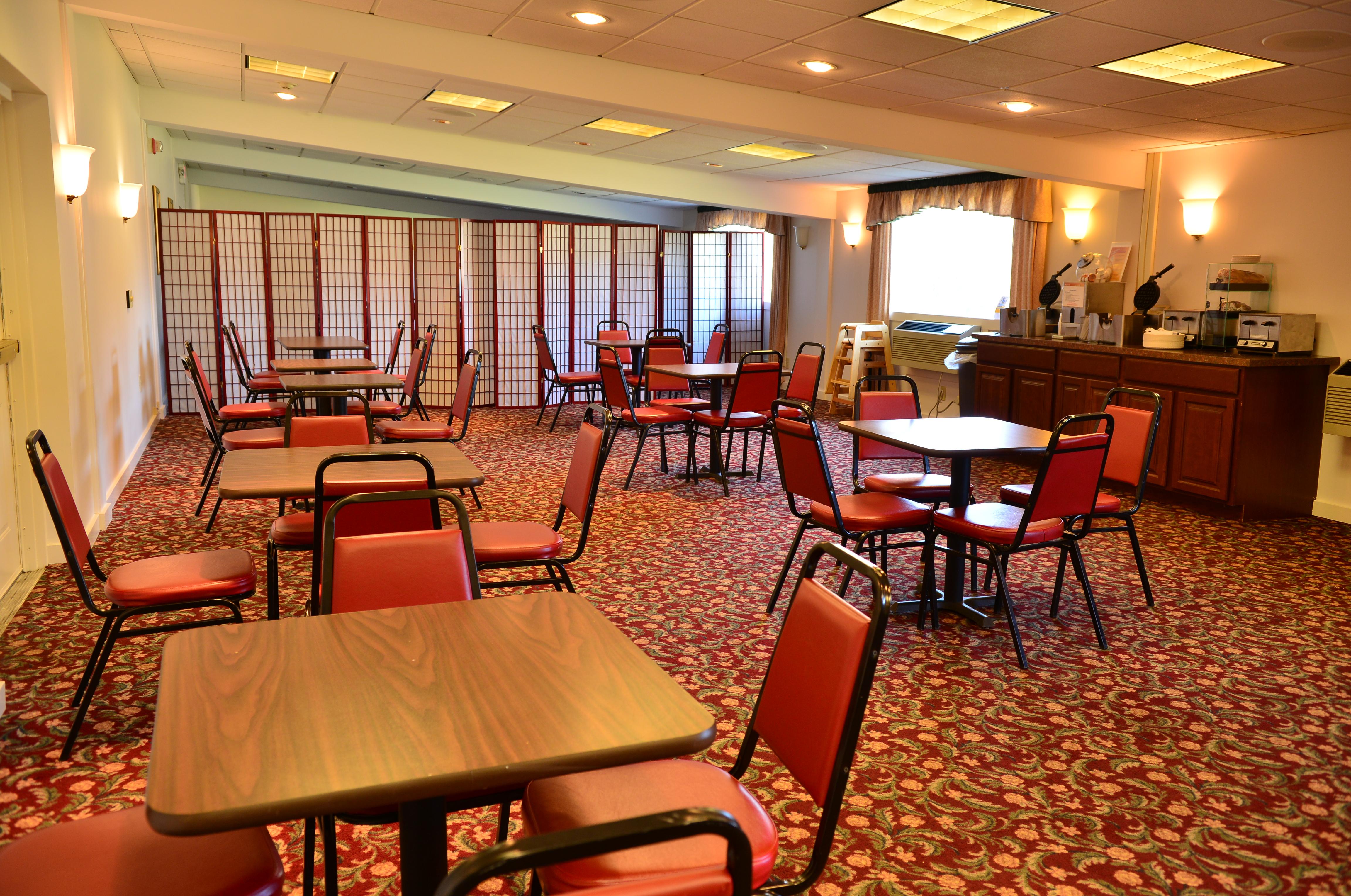 Clarion Inn & Suites At The Outlets Of Lake George Dış mekan fotoğraf