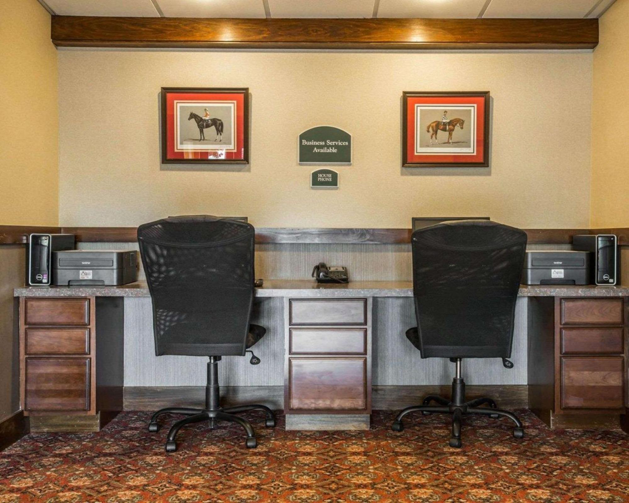 Clarion Inn & Suites At The Outlets Of Lake George Dış mekan fotoğraf