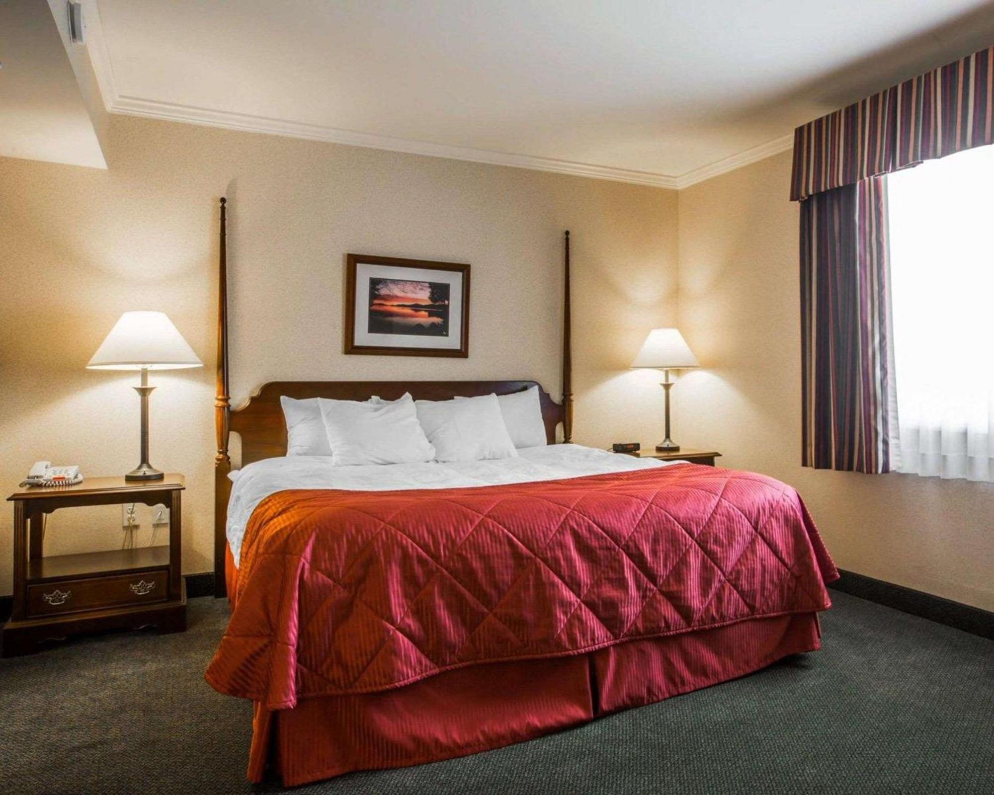 Clarion Inn & Suites At The Outlets Of Lake George Dış mekan fotoğraf