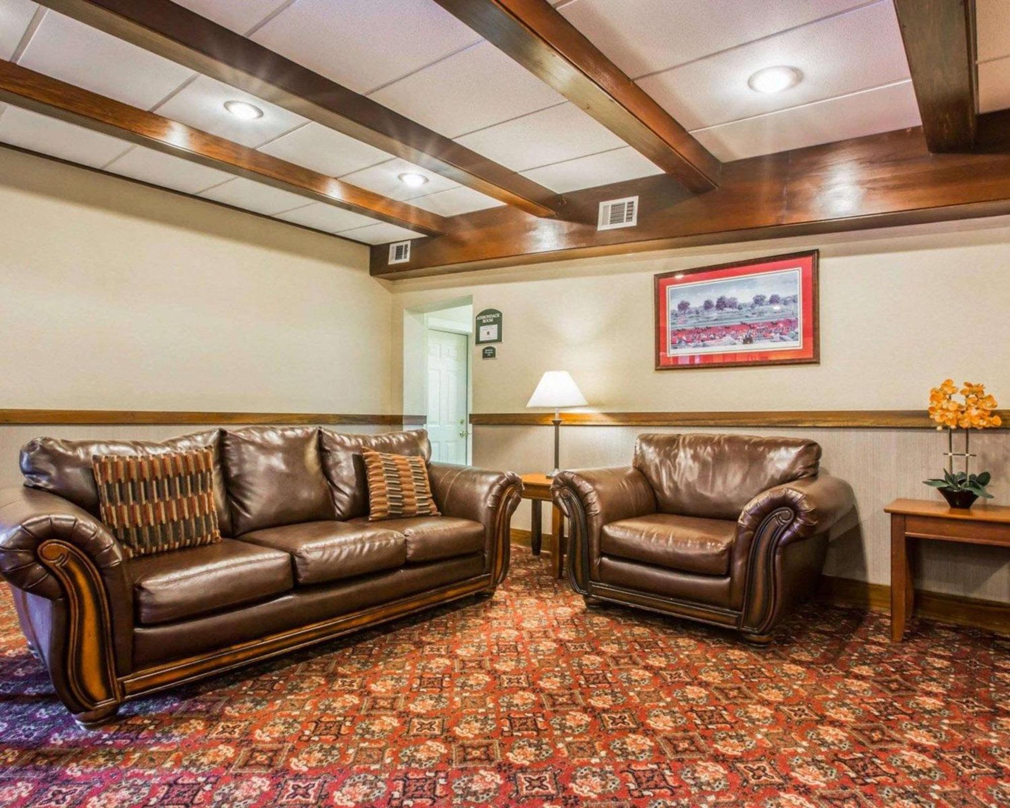 Clarion Inn & Suites At The Outlets Of Lake George Dış mekan fotoğraf