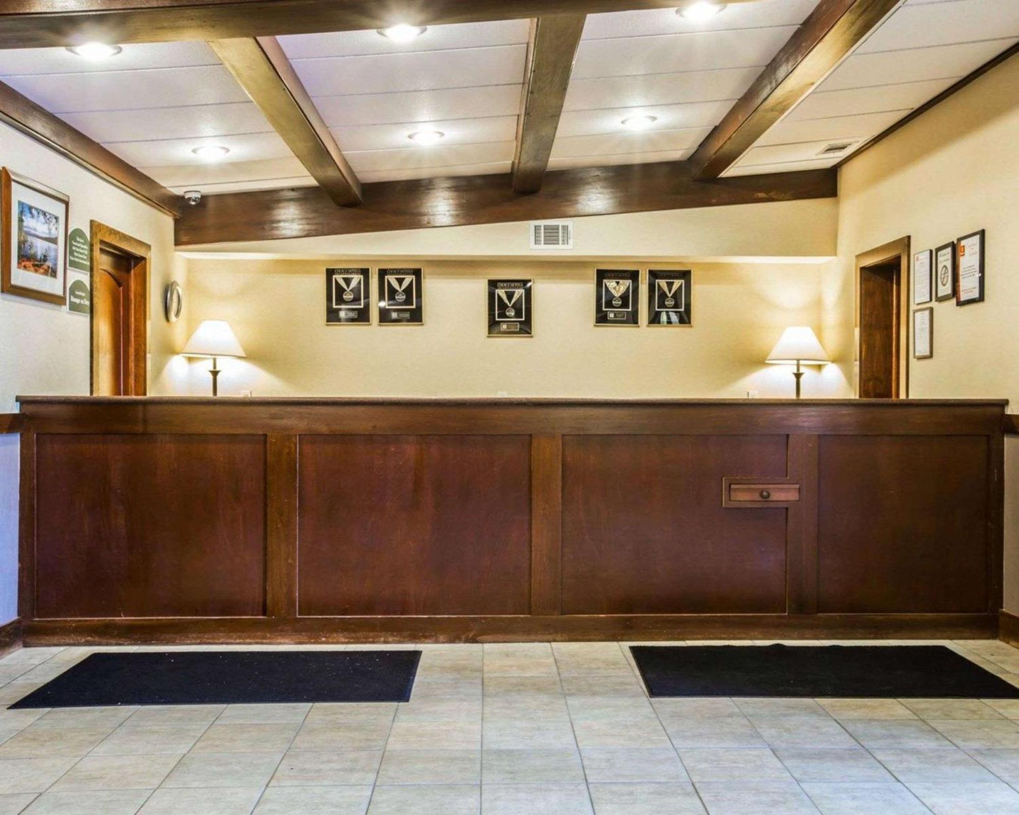 Clarion Inn & Suites At The Outlets Of Lake George Dış mekan fotoğraf