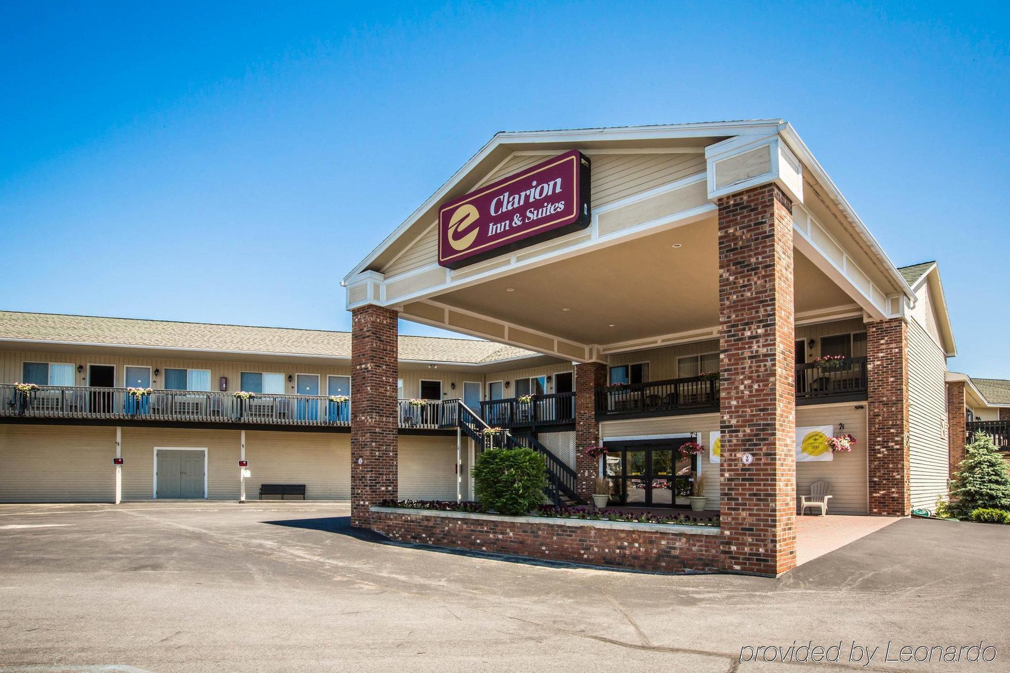 Clarion Inn & Suites At The Outlets Of Lake George Dış mekan fotoğraf