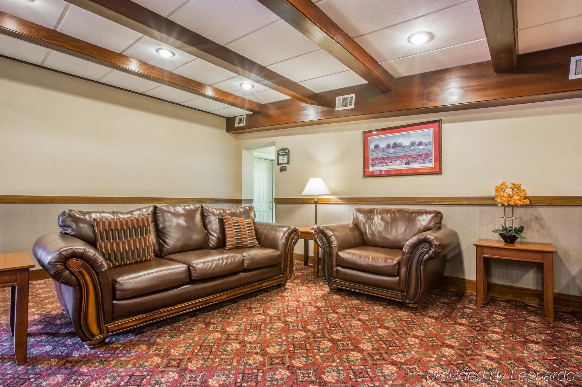 Clarion Inn & Suites At The Outlets Of Lake George Dış mekan fotoğraf