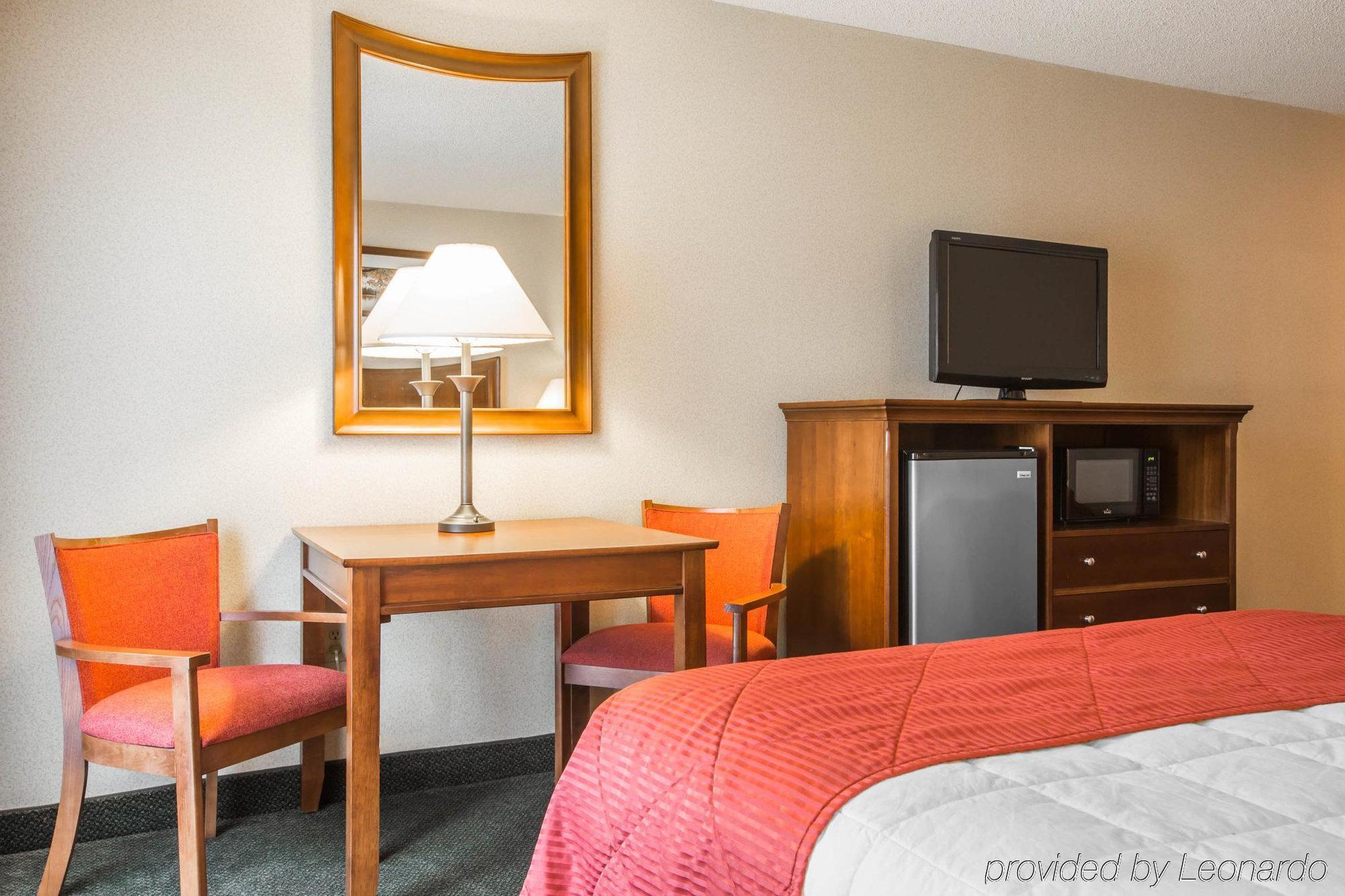 Clarion Inn & Suites At The Outlets Of Lake George Dış mekan fotoğraf