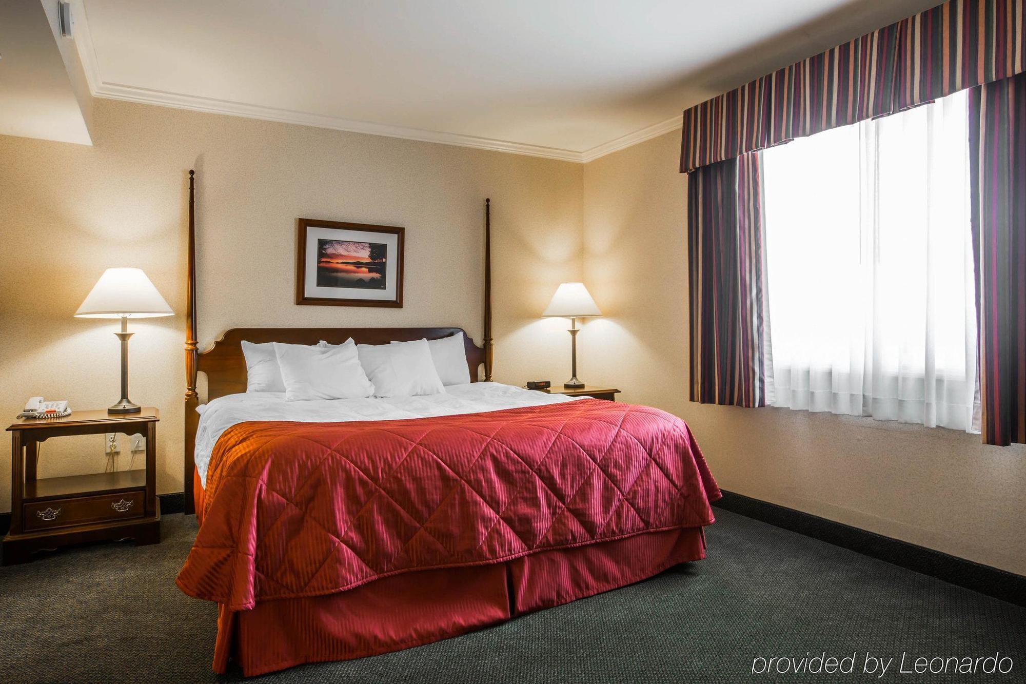 Clarion Inn & Suites At The Outlets Of Lake George Dış mekan fotoğraf