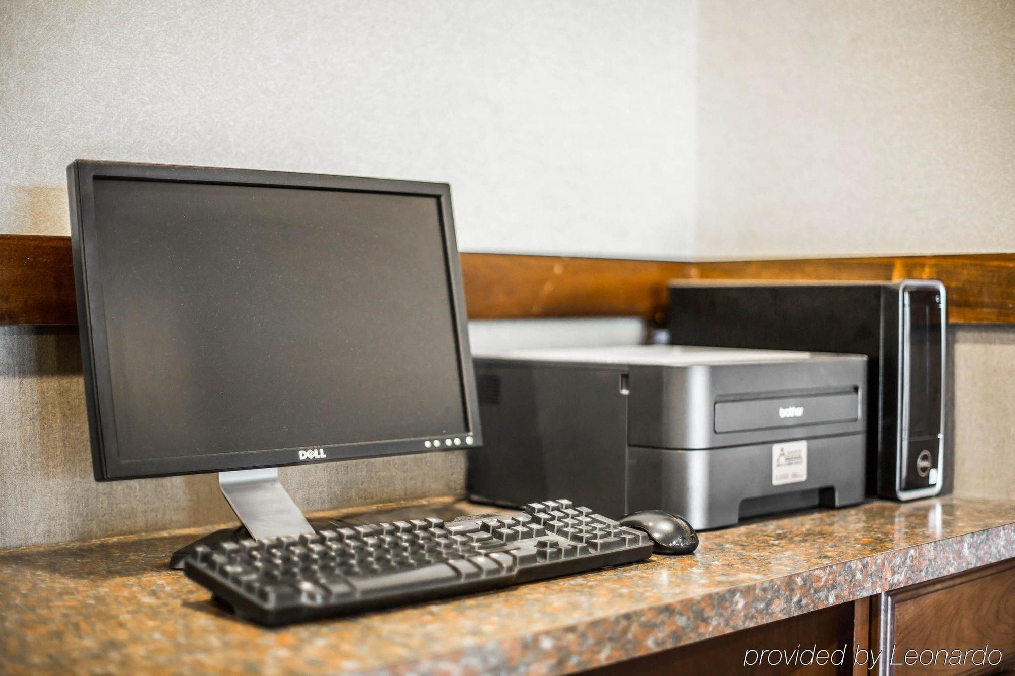 Clarion Inn & Suites At The Outlets Of Lake George Dış mekan fotoğraf