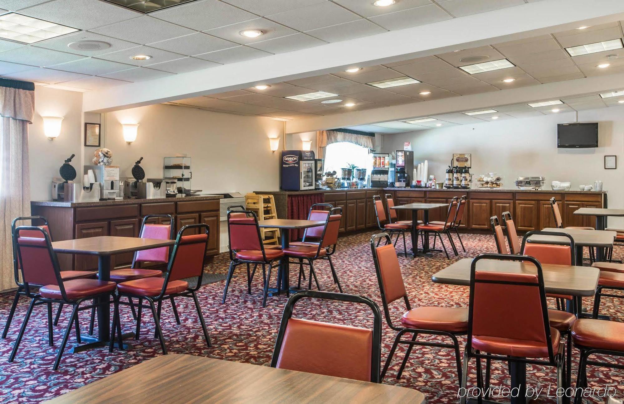 Clarion Inn & Suites At The Outlets Of Lake George Dış mekan fotoğraf