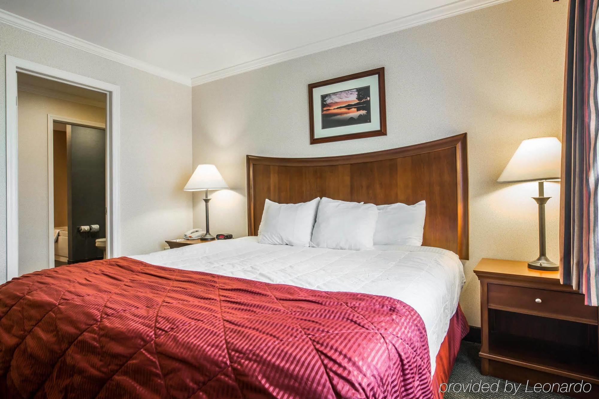 Clarion Inn & Suites At The Outlets Of Lake George Dış mekan fotoğraf